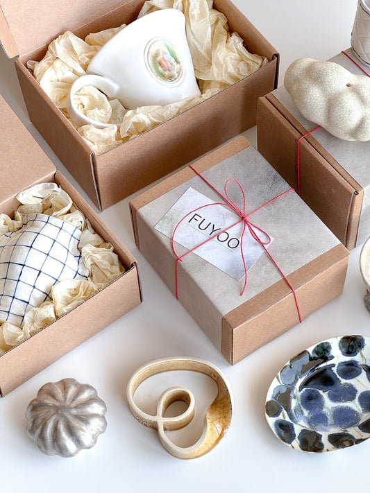 【Free Holiday Gift Wrapping Service】