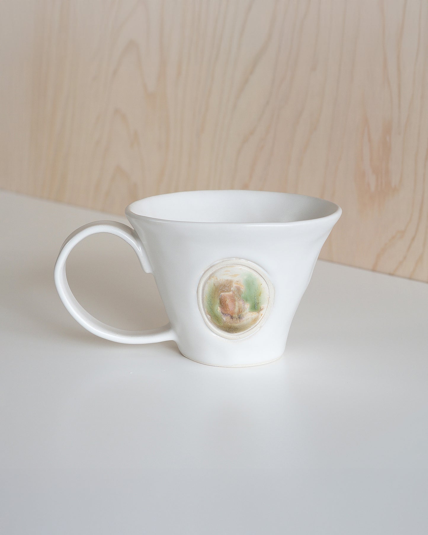 Slorence - Vignette Cup object 'Red brick building, London'