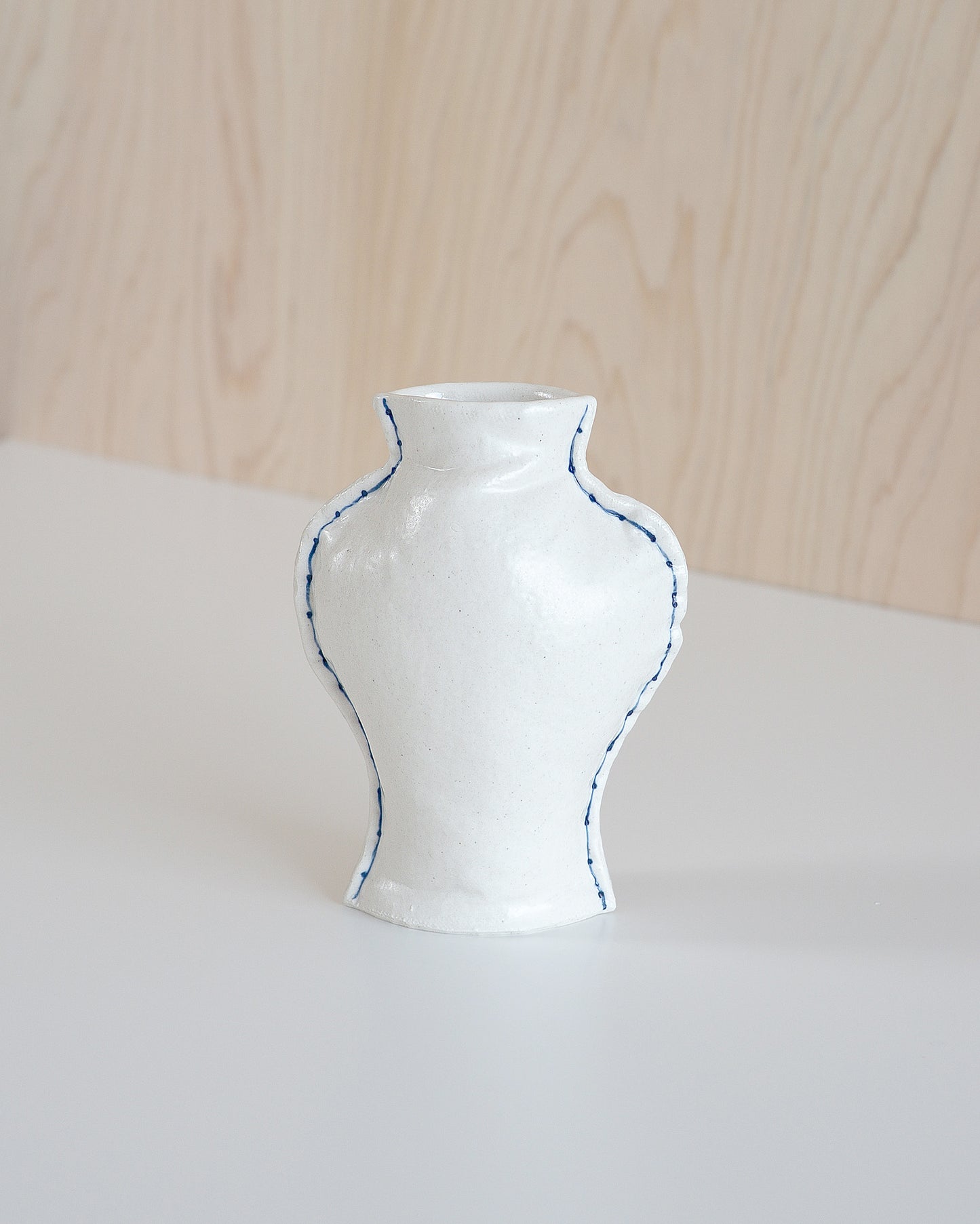 Fabramics - Round shoulder vase