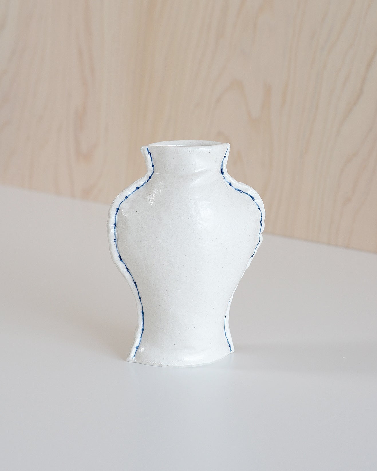 Fabramics - Round shoulder vase