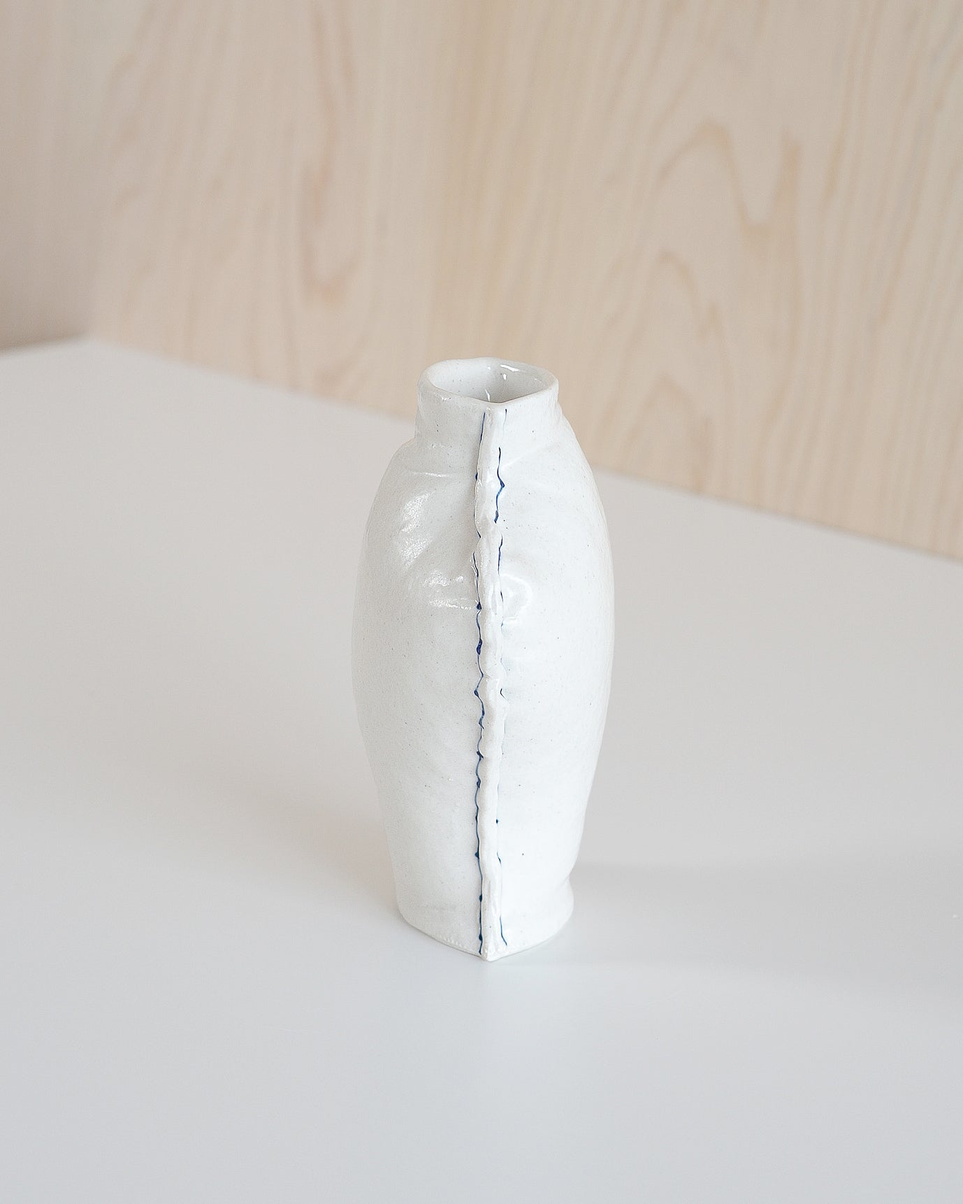 Fabramics - Round shoulder vase