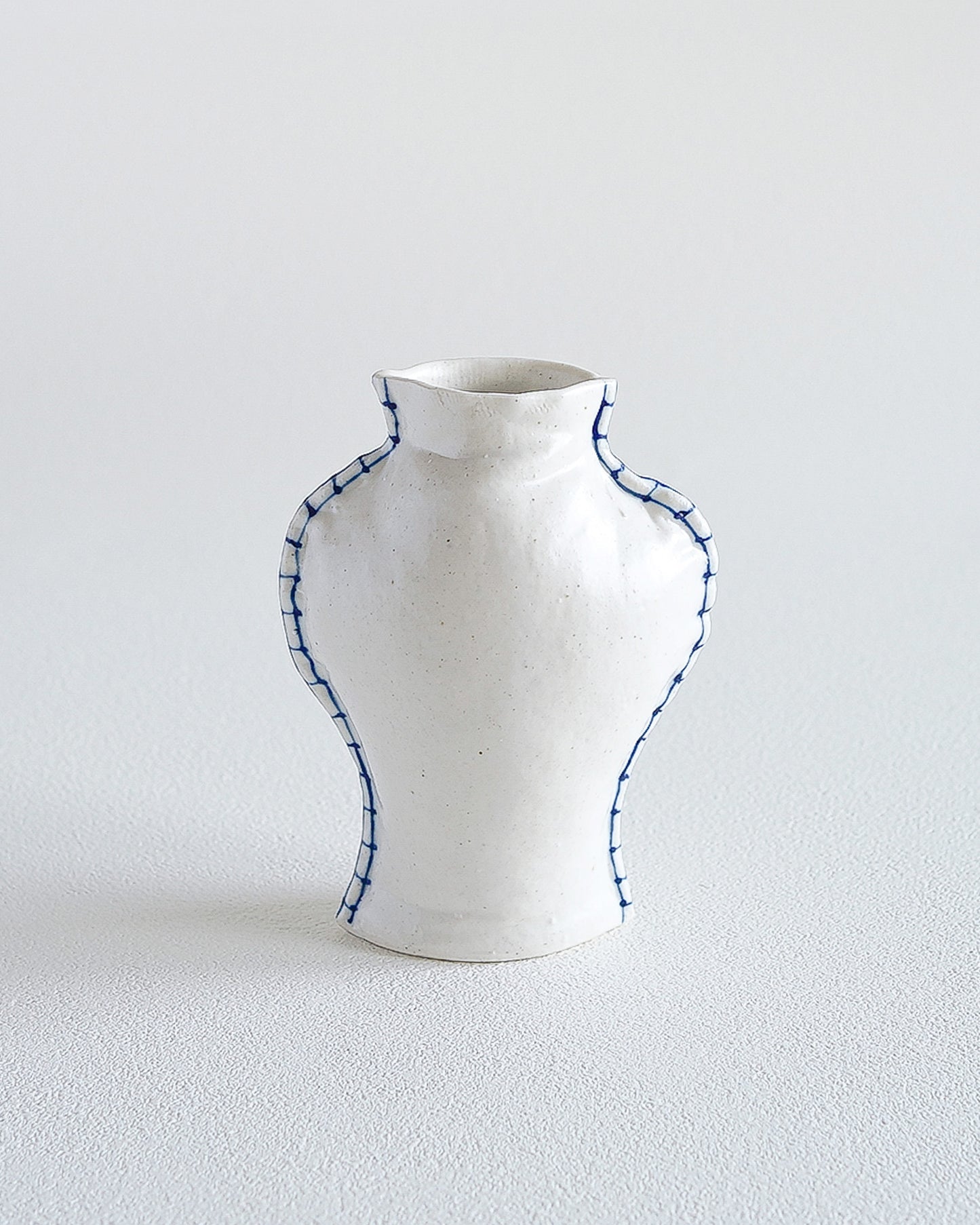 Fabramics - Round shoulder vase 