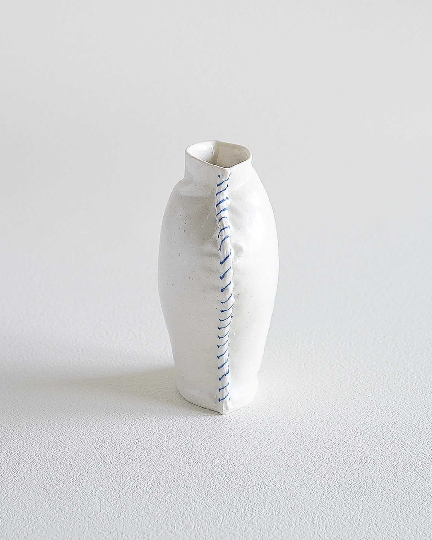 Fabramics - Round shoulder vase 3