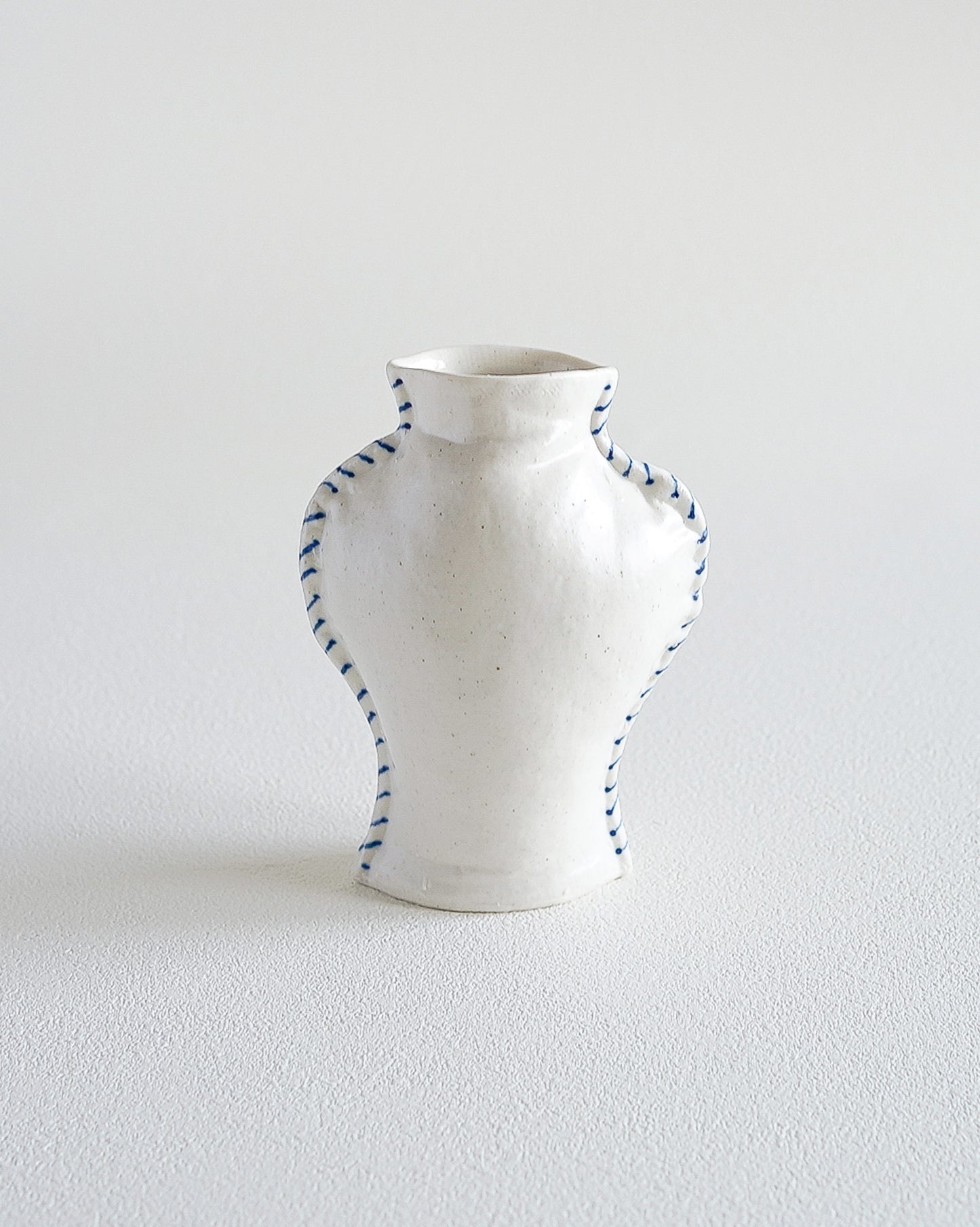 Fabramics - Round shoulder vase 3