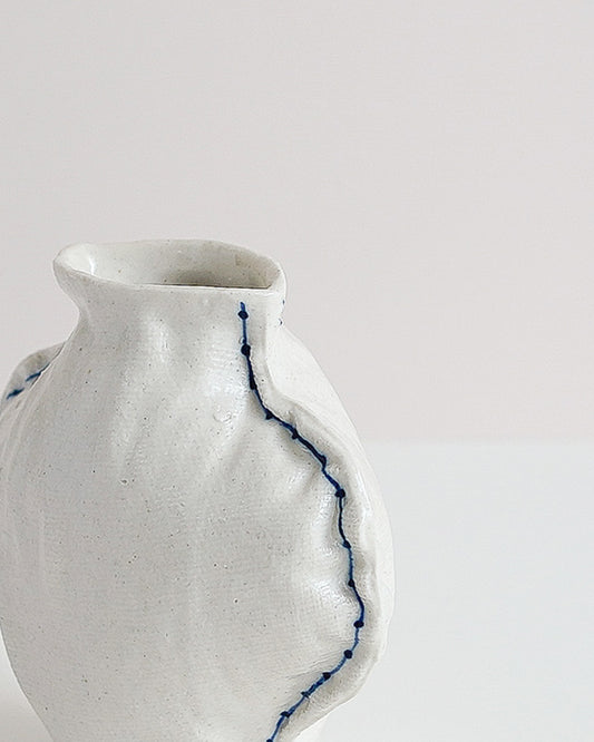 Fabramics - Round vase Backstitch