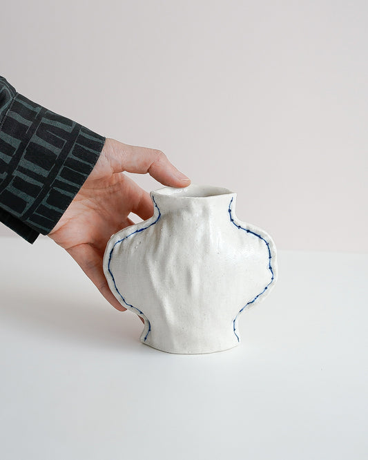 Fabramics - Round vase Backstitch