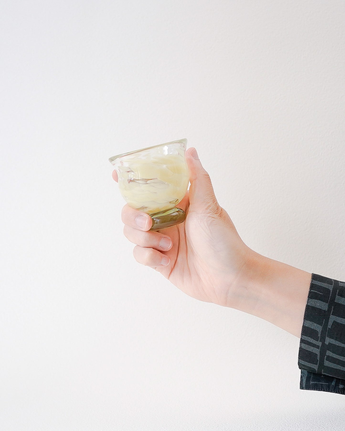 FUYOO GLASS - SAKE CUP  Mustard yellow